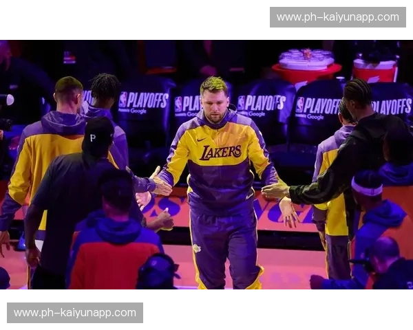 巅峰对决：热火vs湖人直播，这场豪门恩怨背后的铁血与传承